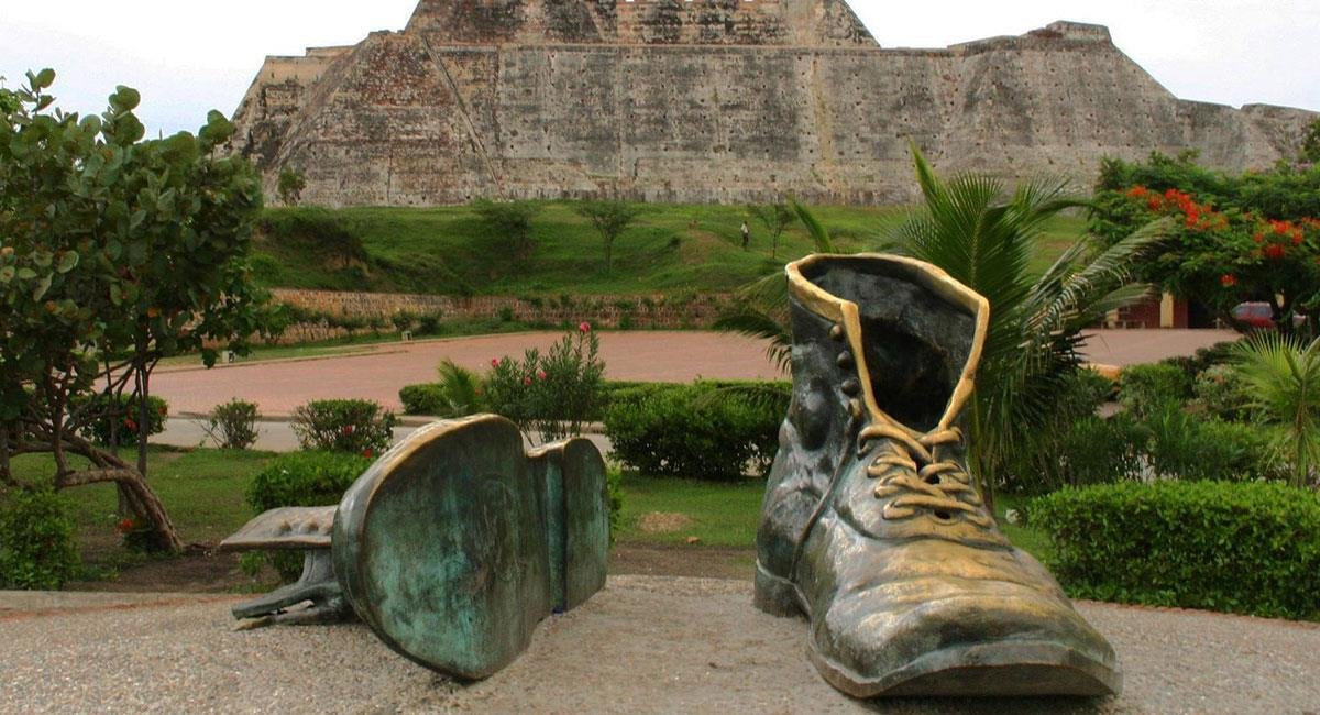 monumento-a-los-zapatos-viejos-850045